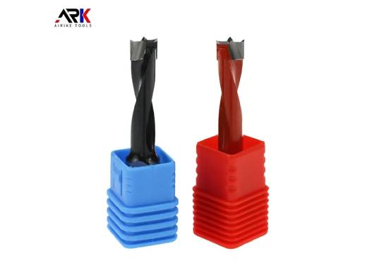 Vilka är fördelarna med fräsar vid bearbetning av beslag till blåsinstrument?