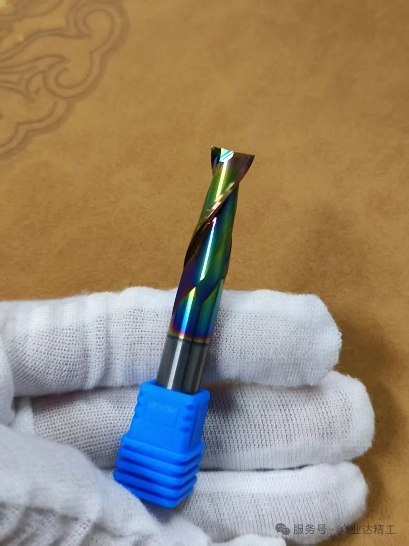 /p/Wh are strukturella egenskaper?</p><p><br/></p><p>Den dubbeleggade spiralflöjtsdesignen, i kombination med en regnbågsnötningsbeständig nanobeläggning, säkerställer skarpa kanter och smidig evakuering av spån. Den minimerar spånstopp och vibrationer under bearbetning.</p><p><br/></p><p>Den slitstarka beläggningen motstår vidhäftning och tål höga temperaturer, vilket förlänger livslängden till över 3 gånger så lång som standardfräsar.</p><p><br/></p><p>Vad är dess användningsområde? Idealisk för hantering av tekniska batchorder eller daglig produktion som överstiger 50 aluminiumdörrar/fönster. Maximerar effektiviteten genom att eliminera frekventa verktygsbyten, sparar arbetskraft och verktygskostnader.</p><p><br/></p><p>Ovanstående representerar vårt utbud av skärverktyg speciellt framtagna för aluminium (mjukt, utsatt för spånvidhäftning), som tar itu med vanliga problem vid bearbetning av dörrar/fönster av aluminium såsom spånstopp, verktygsmattning och yta grovhet.</p><p><br/></p><p>Zhongyeda specialiserar sig på legerings- och diamantfräsar. Följ oss för fler bearbetande fallstudier och praktiska insikter. Vi har betjänat över 10 000+ företag. Kontakta oss för samarbete!</p><div><br/></div><p><br/></p>								</div>
								<div class=