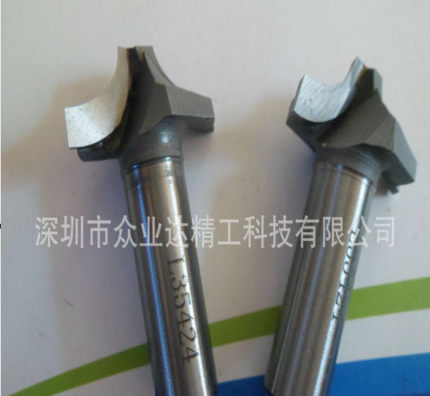 Vilken är rotationshastigheten och matningshastigheten för en svetsfräs?